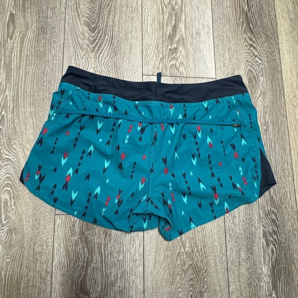 Patagonia Teal and Black Arrow Print Shorts - Picture 5 of 8